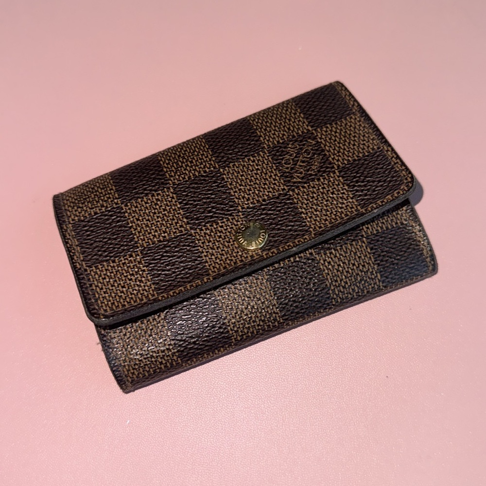 AUTHENTIC Louis Vuitton Damier Ebene Canvas 6 key holder